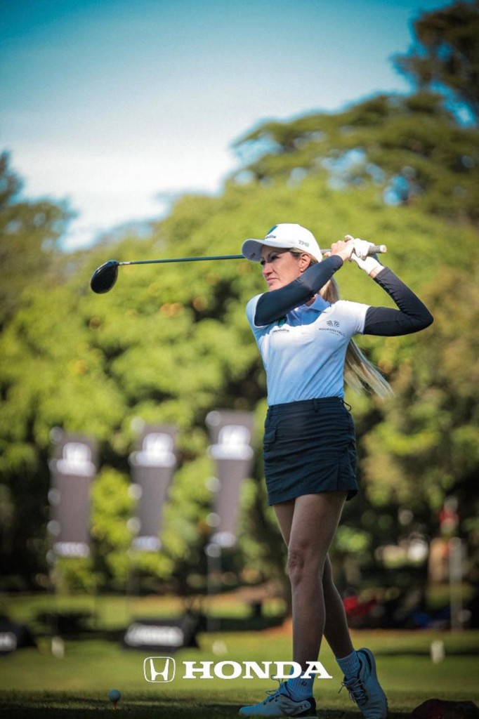 Alana Kubitz no campo de golfe